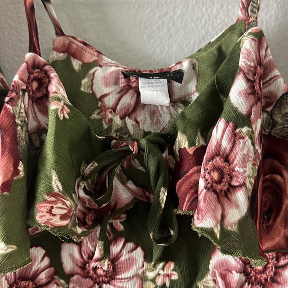 Elizabeth Floral Off Shoulder Top - Picture 4 of 7